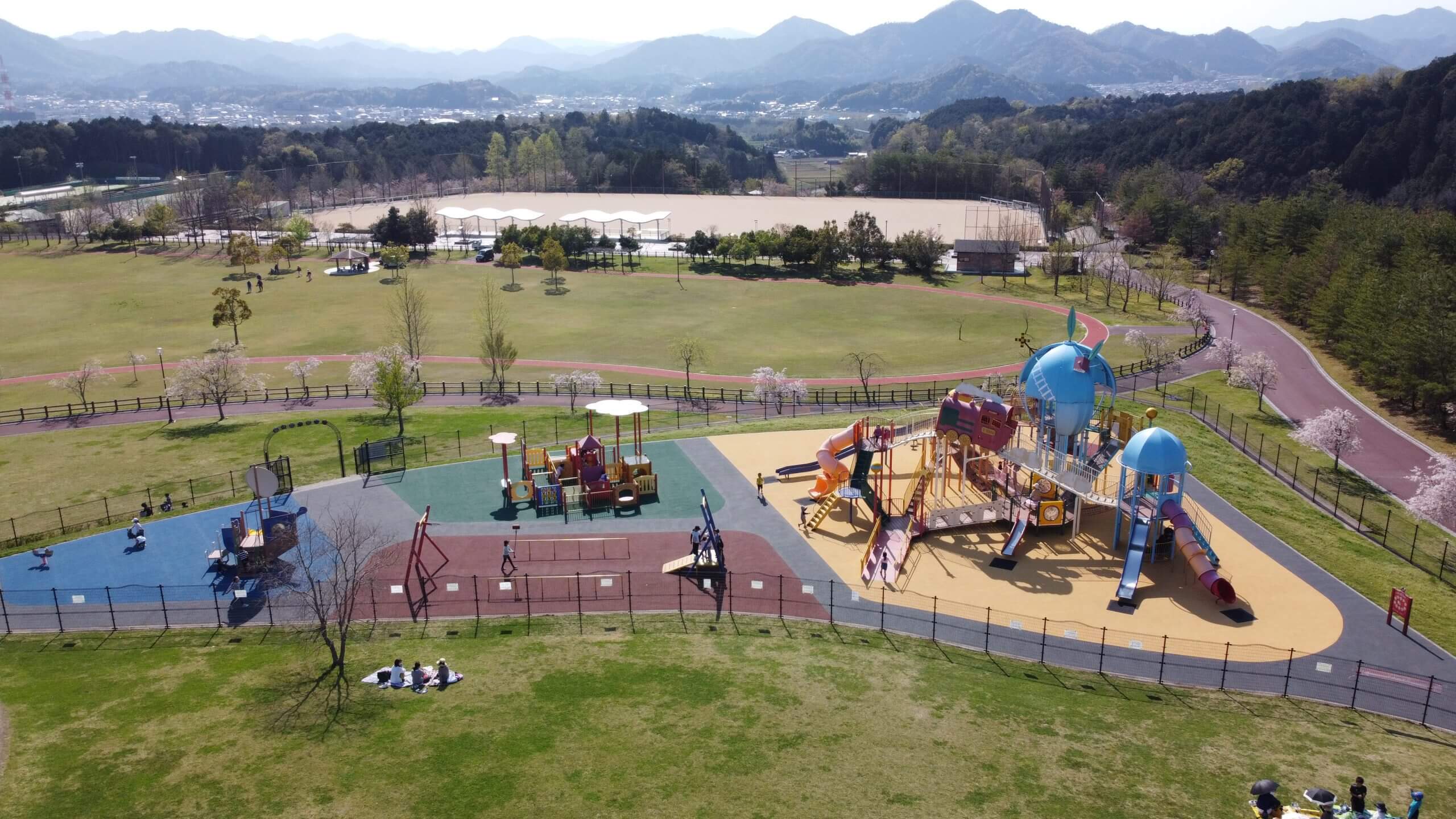 三 段 池 公園